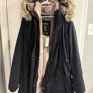 Hollister Women's Black Puffer Coat with Fur Hood